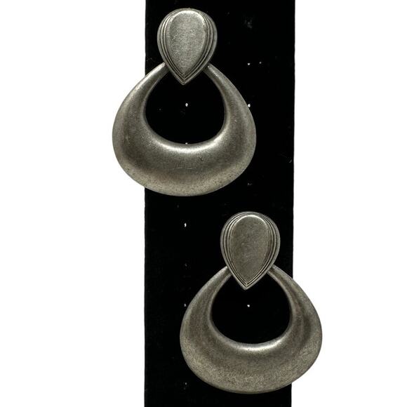 Vintage Dangle Drop Earrings Silver Tone Metal Teardrop Shaped - Picture 1 of 5